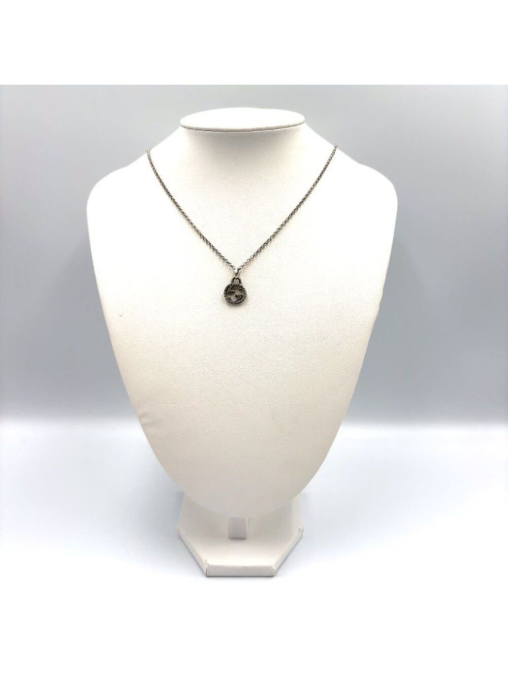 Gucci Interlocking Arabesque Silver Necklace - Picture 11 of 11